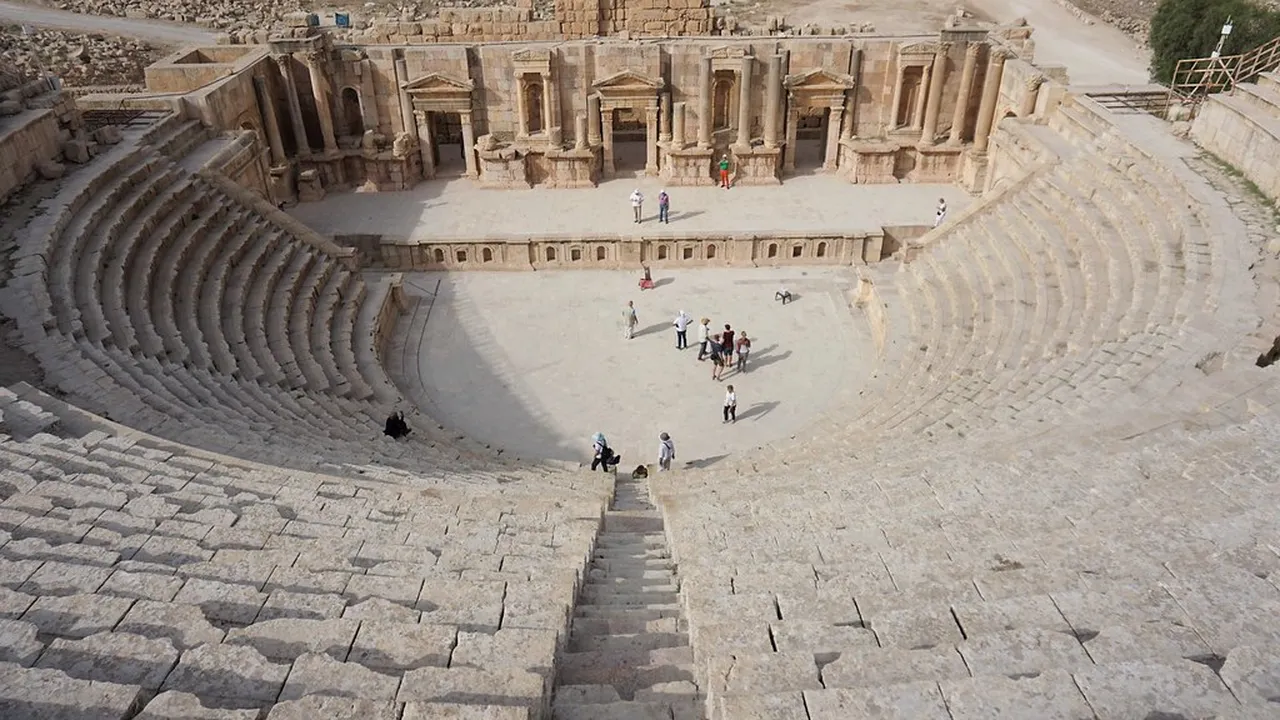 3. Savor Traditional Jordanian Cuisine: Flavors of Amman Culture