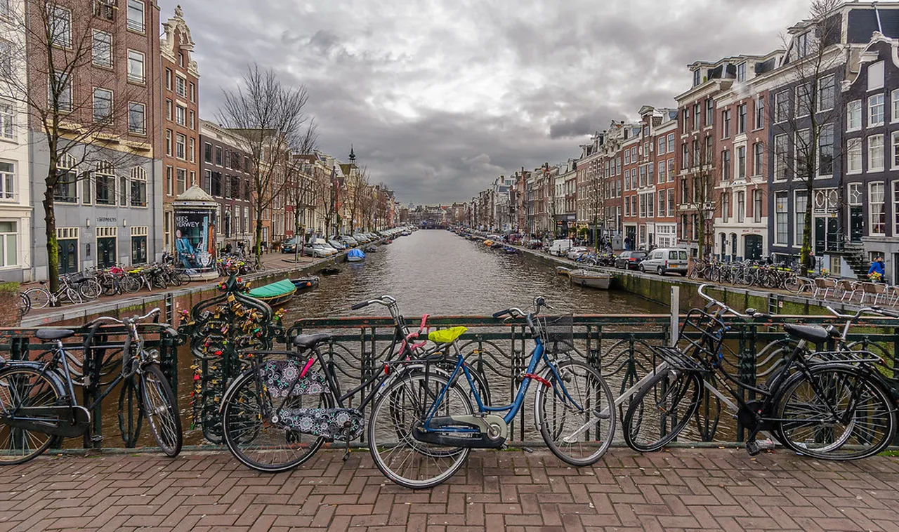 2. The Anne Frank House: A Touching Historical Experience