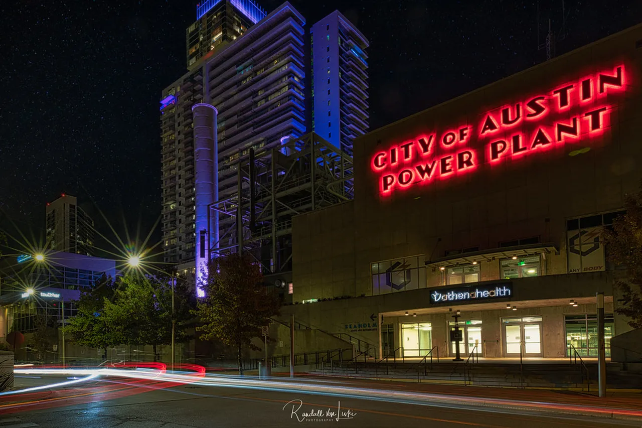2. Lady Bird Lake: A Natural Oasis and Recreational Hub