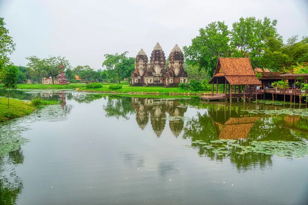 2. Savor the Flavors: Street Food as a Reflection of Bangkok Culture