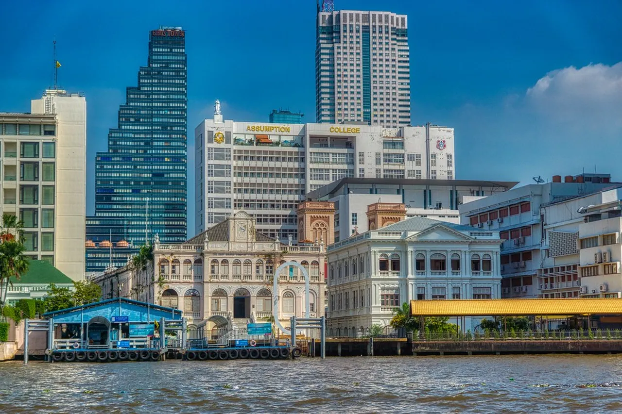5. Chatuchak Weekend Market: A Shopper’s Paradise