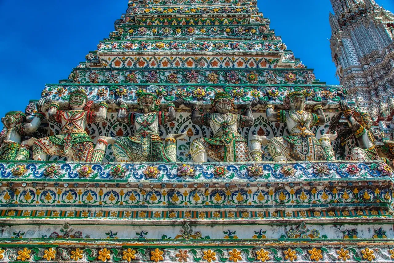 2. The Grand Palace: A Royal Architectural Marvel