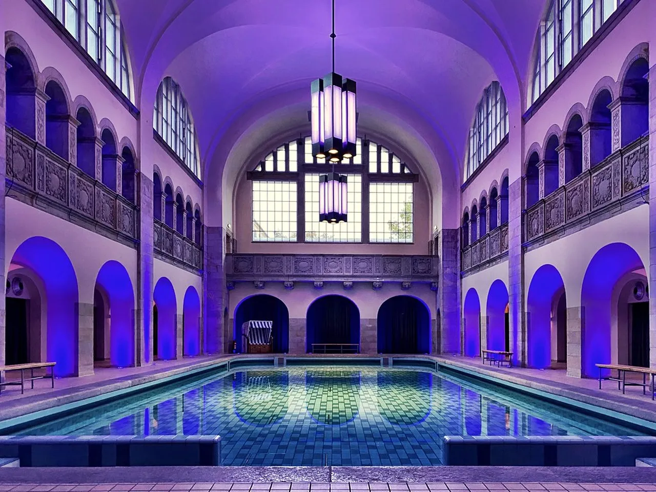 5. Thermae Bath Spa: Indulge in Natural Thermal Waters