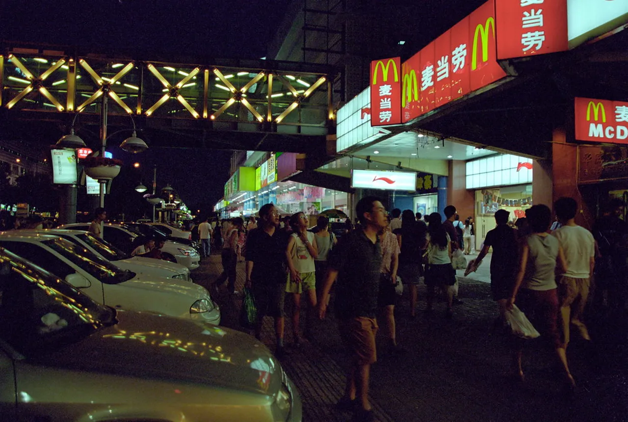 4. Discover Traditional Tea Houses: A Serene Escape in the Night