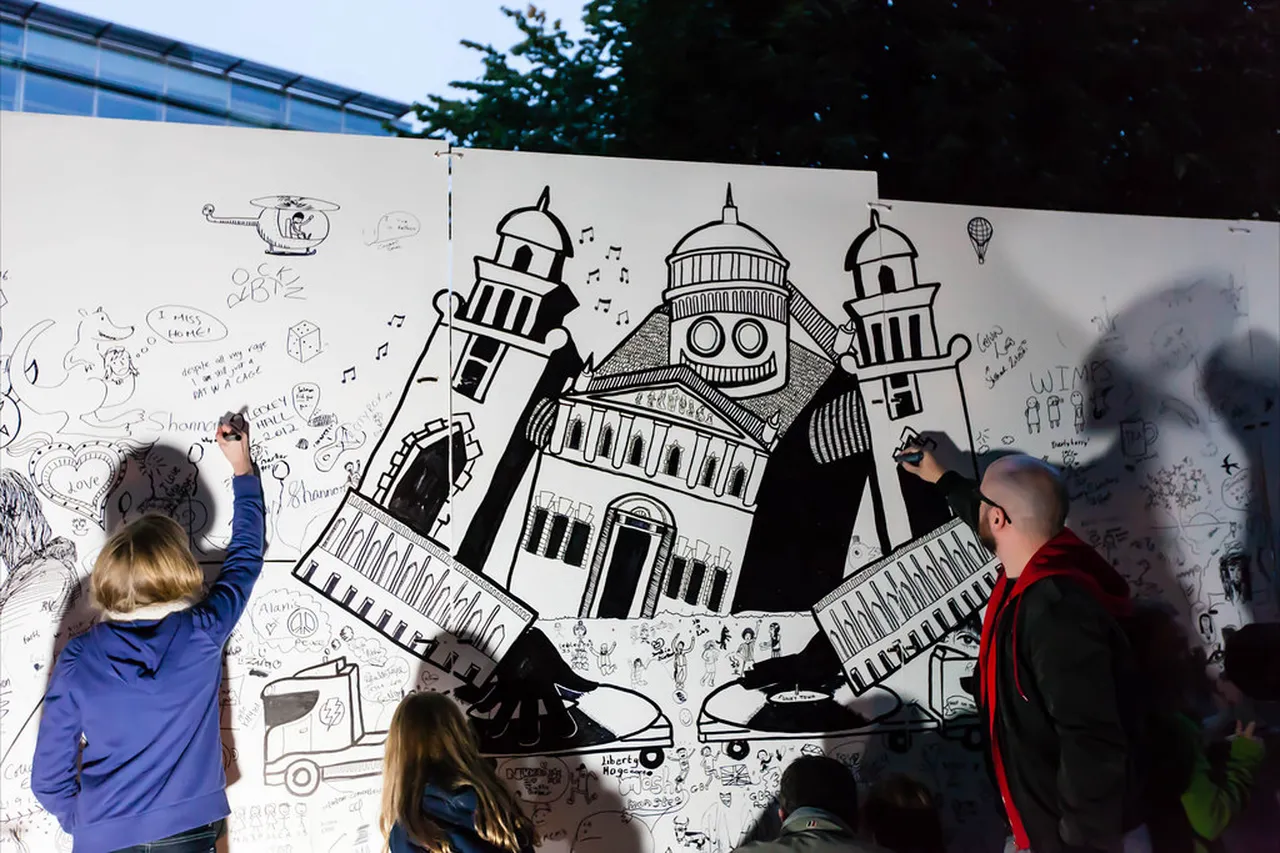 1. Discover the Murals: Art that Tells a Story in Belfast