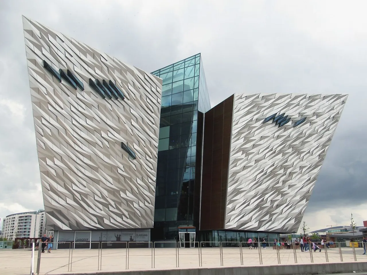 4. Take a Peace Wall Tour: Understanding Belfast’s Complex History