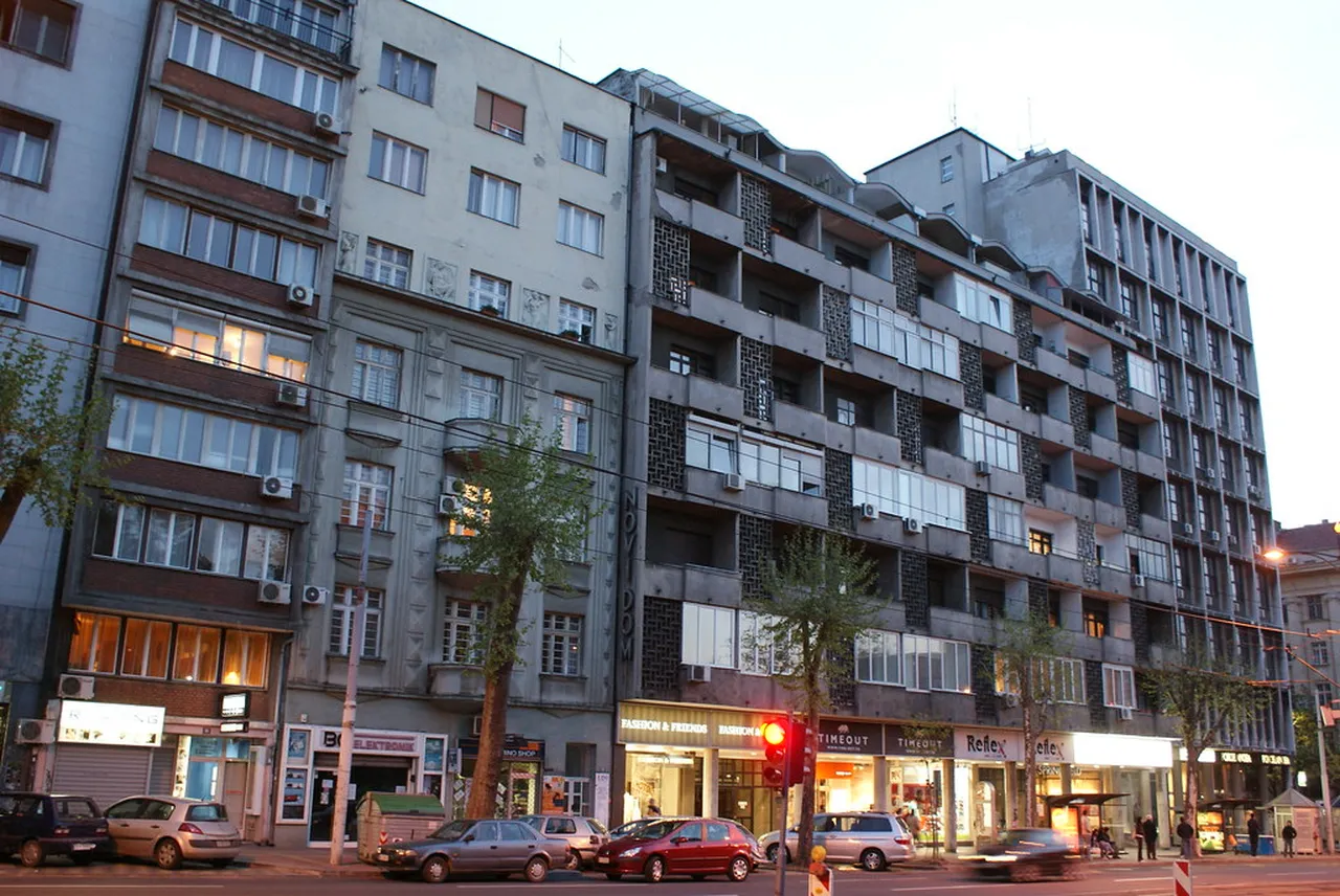 1. Discover the Legendary Raft Clubs: A Unique Riverside Experience