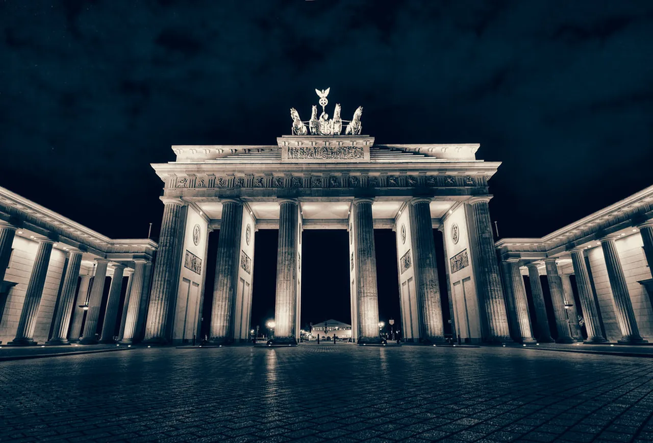 1. Brandenburg Gate: A Symbol of Unity