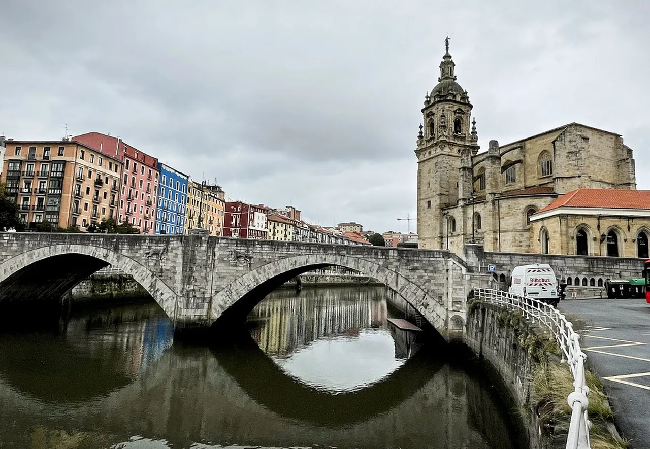 2. Stroll Through Casco Viejo: The Historic Old Town of Bilbao