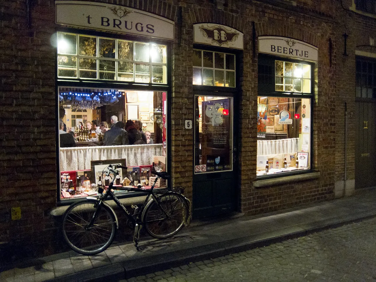 4. Discovering Wine Bars: Sip and Savor in Elegant Surroundings