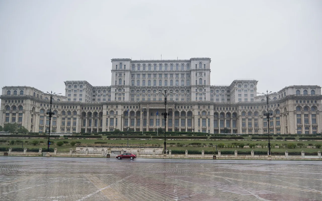 2. Strolling the Old Town: A Blend of History and Modernity