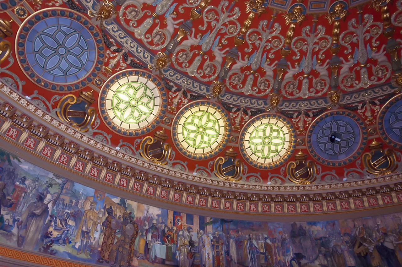 1. Discover the Majestic Palace of the Parliament: A Symbol of Power