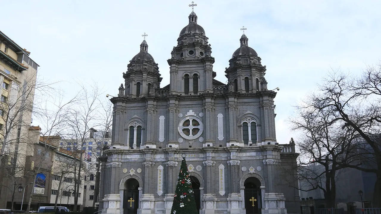 3. Experience the Vibrant Food Scene: Markets and Local Delicacies