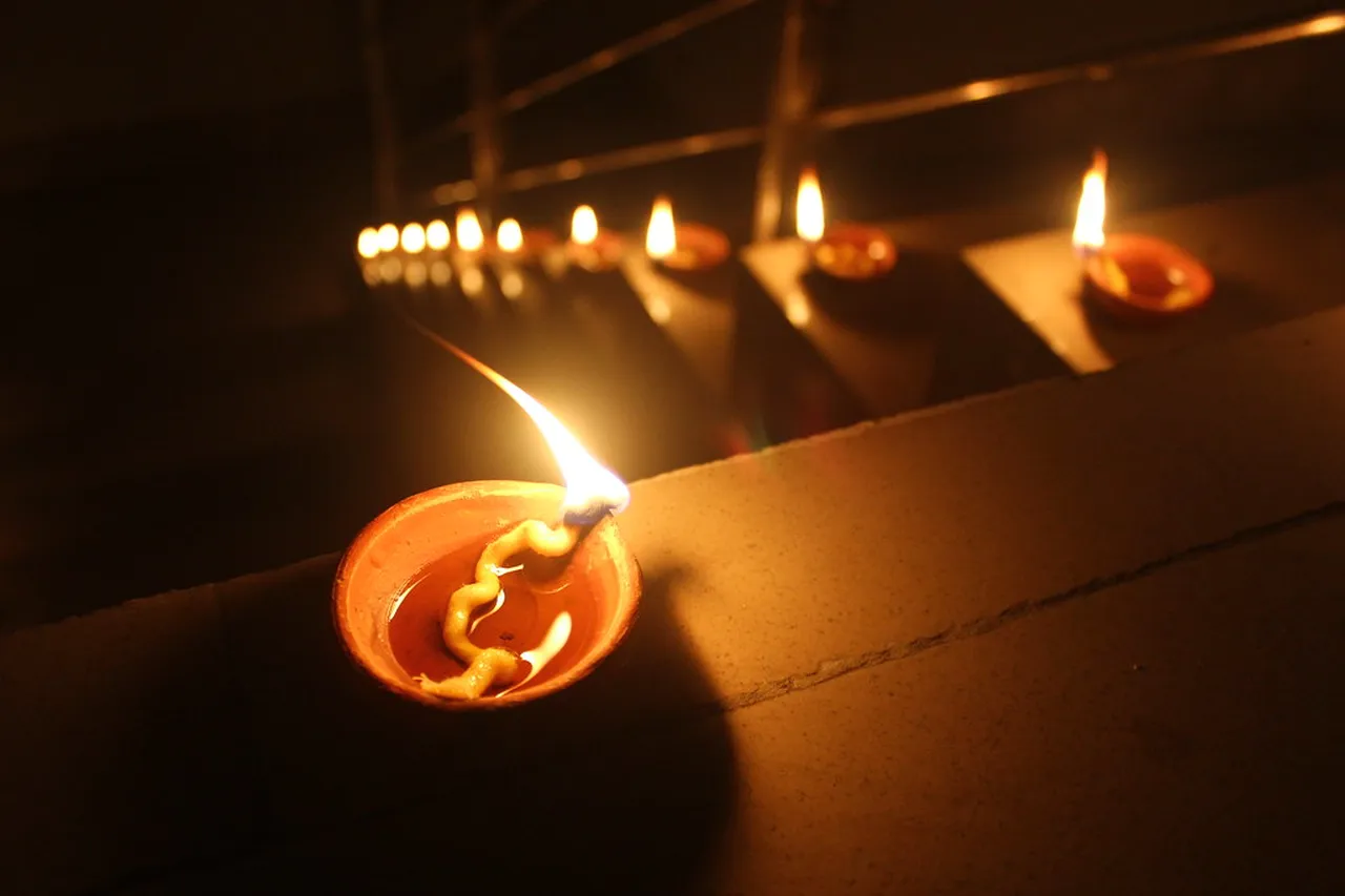 3. Visit the Night Markets: A Shopper’s Paradise