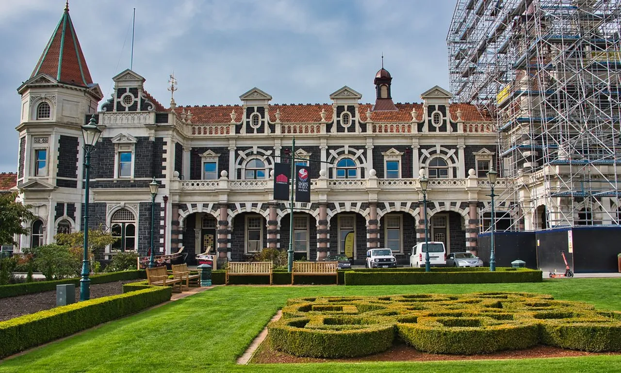 4. Experience the Scenic Otago Peninsula: Wildlife and Views Galore