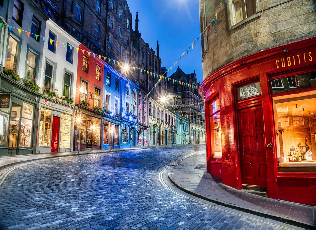 5. Enjoying the Festivals: Edinburgh’s Cultural Extravaganza