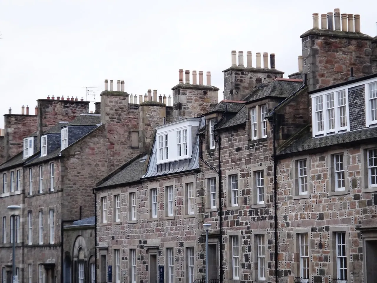 1. Visiting Edinburgh Castle: A Journey through History