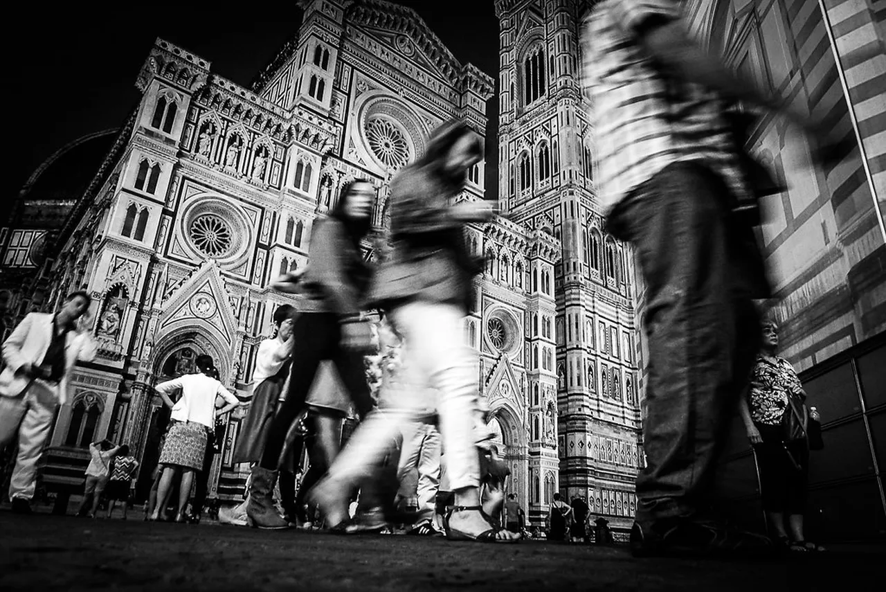 5. Rooftop Bars: Elevate Your Florence Nightlife Experience