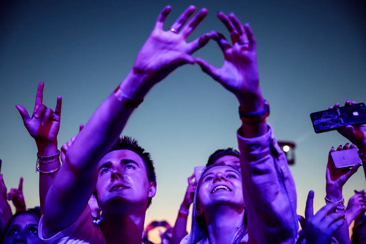 2. Experience Live Music Venues: Where to Dance the Night Away