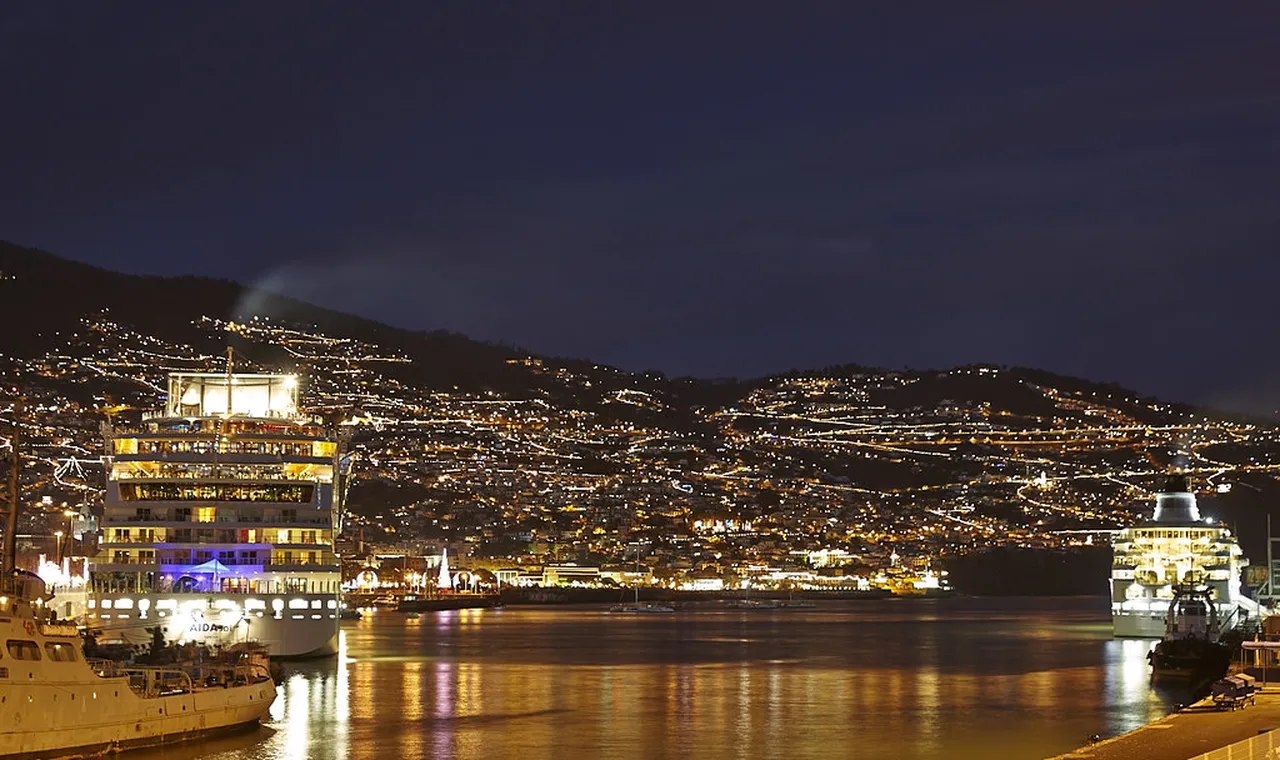 1. Funchal Flower Festival: A Burst of Color and Creativity