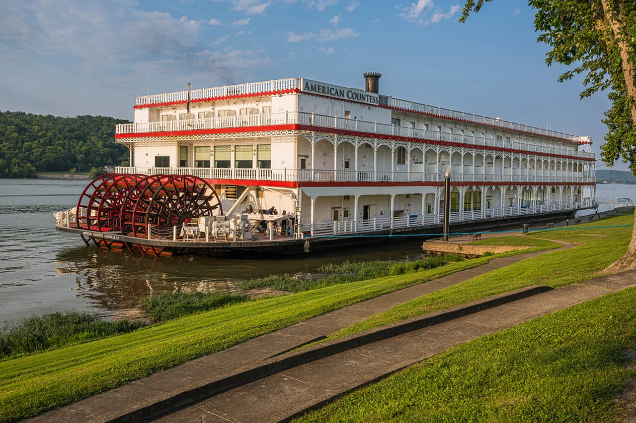 5. Visiting the Famous Clan Jetties: A Glimpse into Maritime Heritage