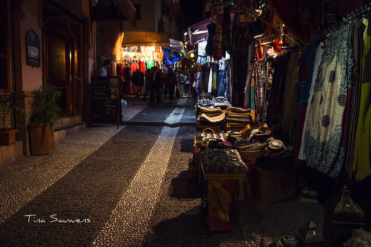 4. Exploring the Historic Albayzín: A Nighttime Stroll Through Time