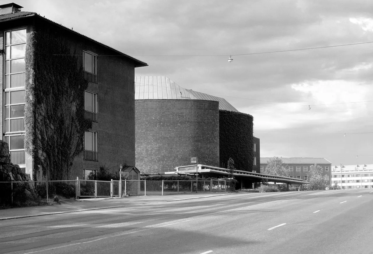 5. Taste Finnish Cuisine at the Old Market Hall: A Culinary Adventure