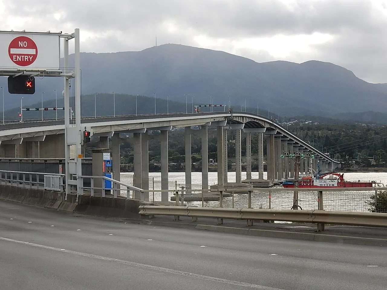 4. Stroll Along the Waterfront: Hobart’s Scenic Harborside