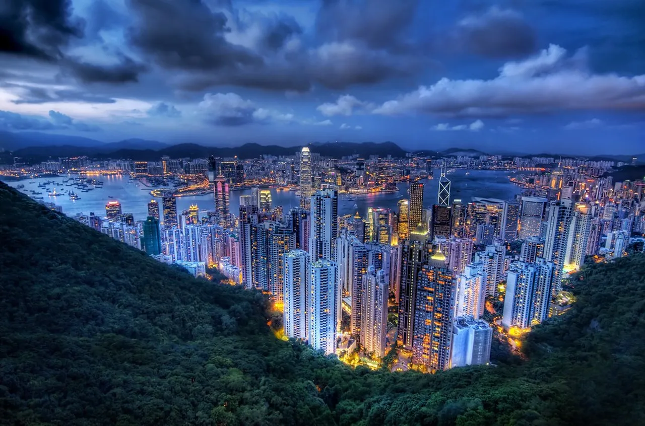 5. Evening Cruise: A Romantic Experience on Victoria Harbor