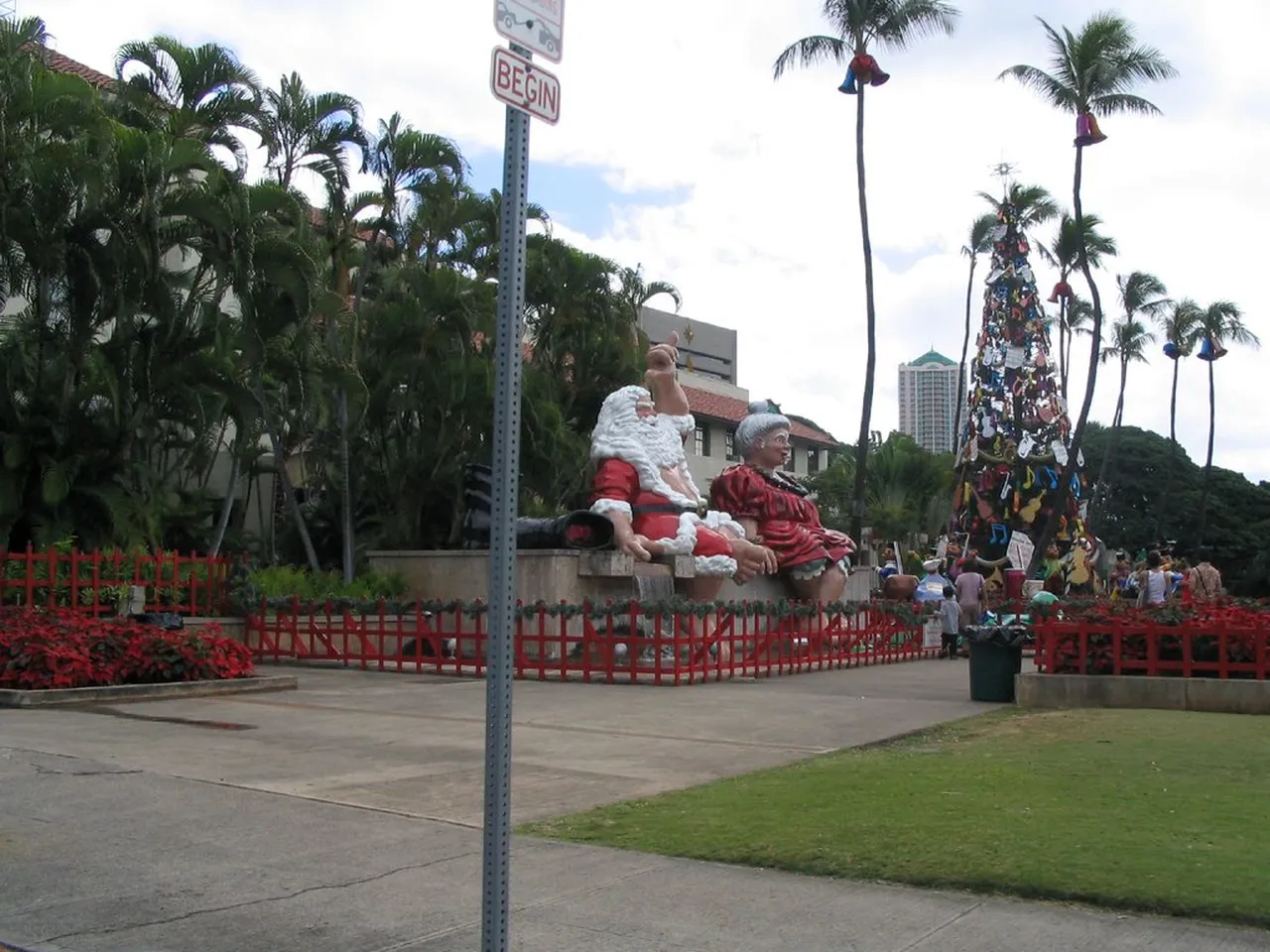 2. Experiencing Traditional Hawaiian Luaus: A Feast for the Senses