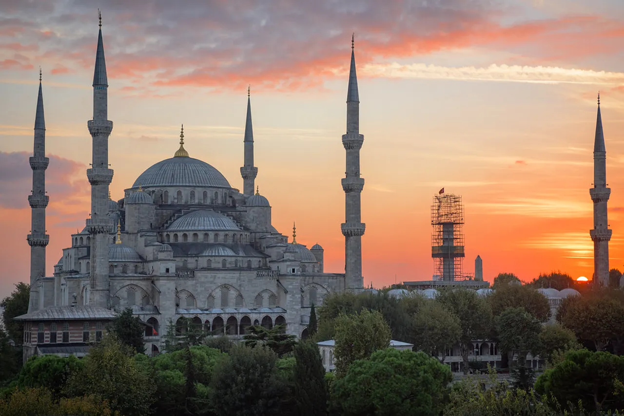 2. The Blue Mosque: Iconic Architecture and Cultural Significance