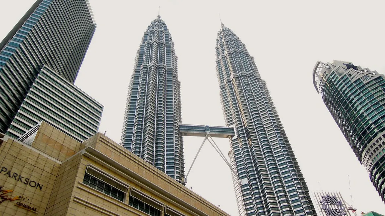 1. Celebrate Chinese New Year in Kuala Lumpur: A Festive Feast