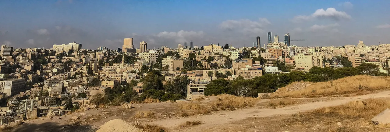 4. Strolling Along the Corniche: Picturesque Views and Relaxation