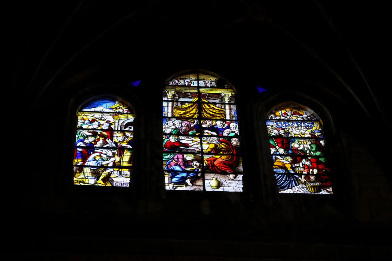 4. Visit the Historic San Francisco Church: A Piece of Colonial History