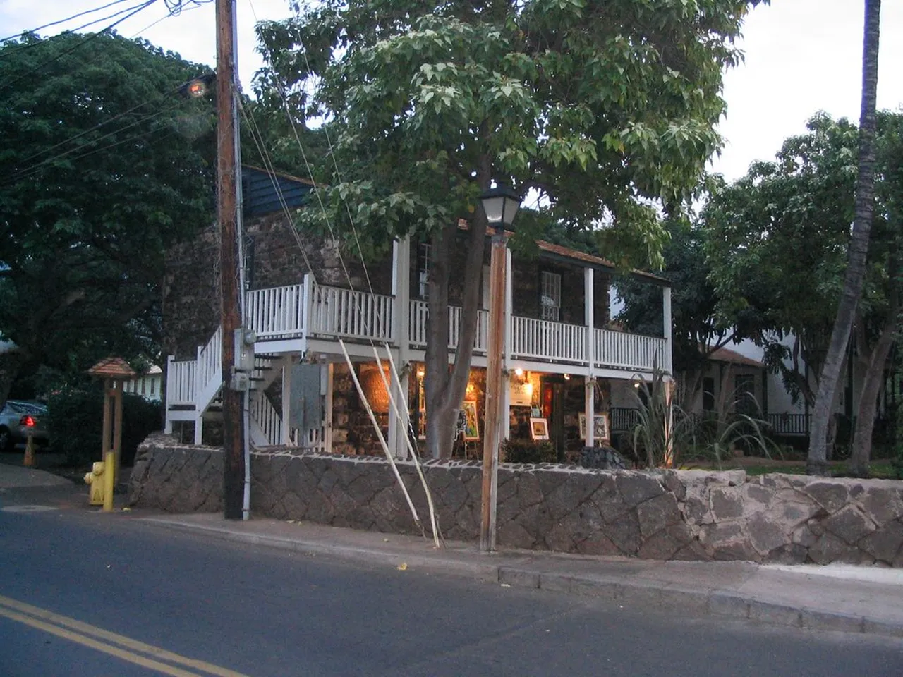 2. Attend a Traditional Hawaiian Luau: An Evening of Culture and Cuisine