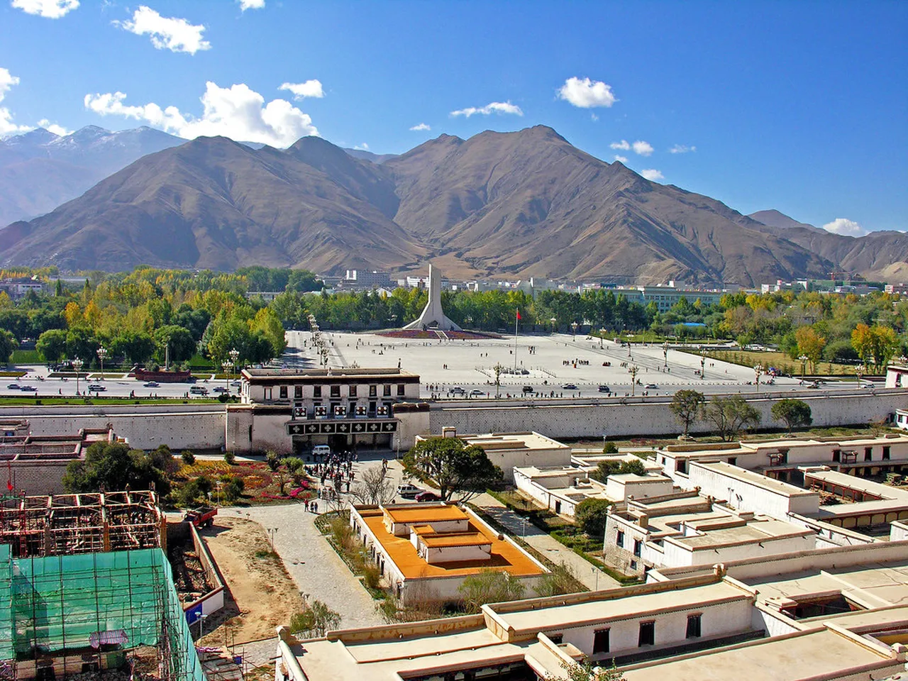 5. The Vibrant Lhasa Horse Racing Festival: A Spectacle of Speed and Strength