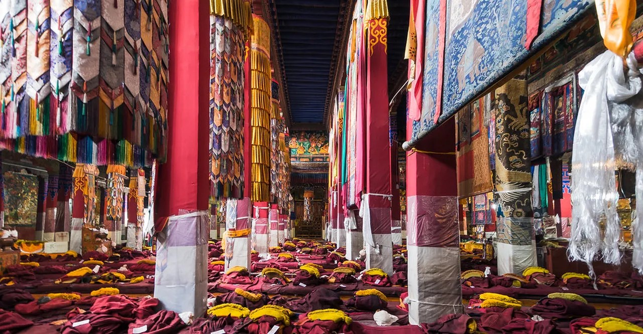 4. Admire the Beautiful Norbulingka Palace: The Summer Retreat of Dalai Lamas