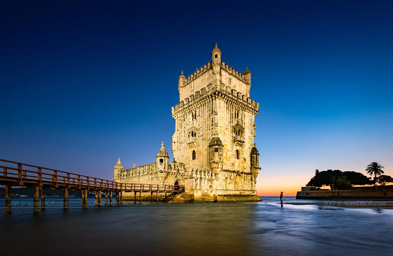 2. Explore the Stunning Jerónimos Monastery: A Masterpiece of Manueline Architecture