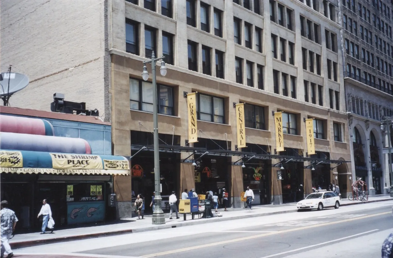 8. Fashion Forward: Exploring the Style of Los Angeles