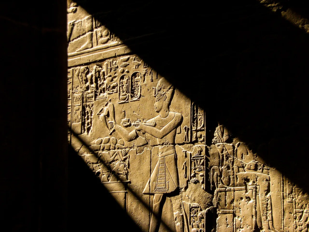4. Visiting the Tombs of the Nobles: Hidden Gems of Luxor