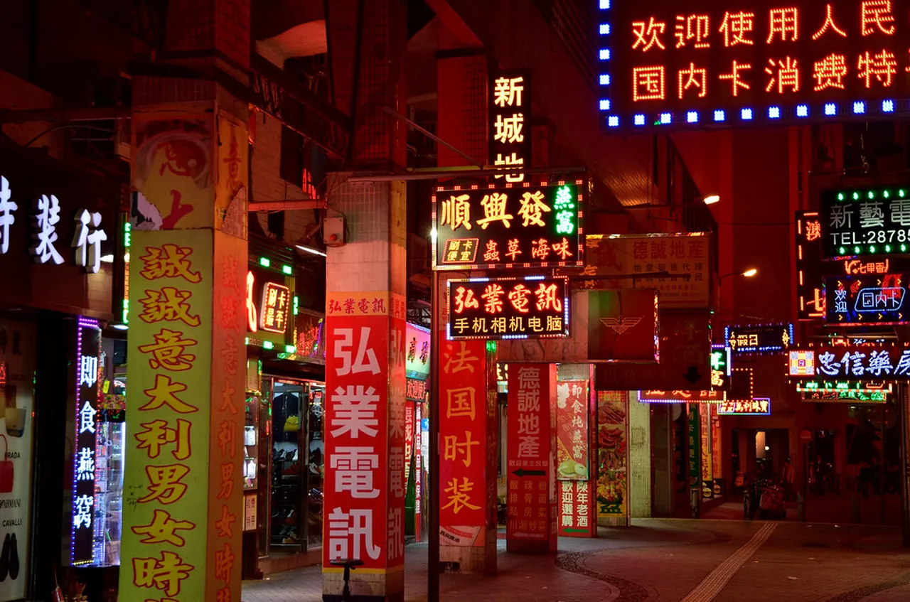 2. Discovering Macau’s Trendy Nightclubs: Dancing Until Dawn