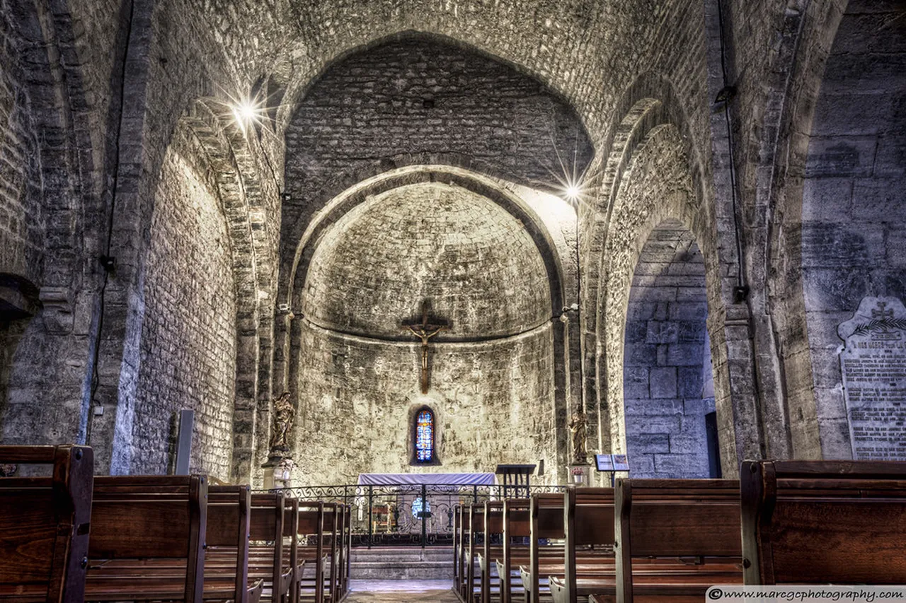 1. Notre-Dame de la Garde: The Guardian of Marseille