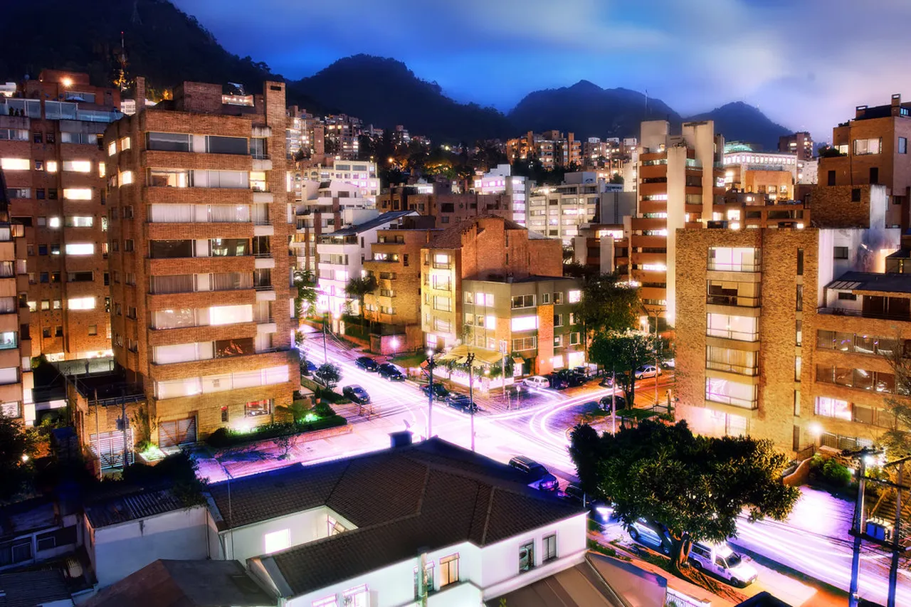 2. Vibrant Street Art: Exploring Comuna 13