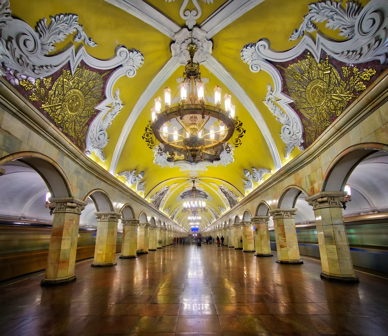 5. Stroll Through Gorky Park: Relaxation and Recreation