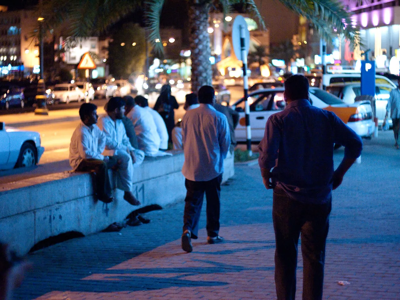 5. Dance the Night Away at Popular Nightclubs in Muscat