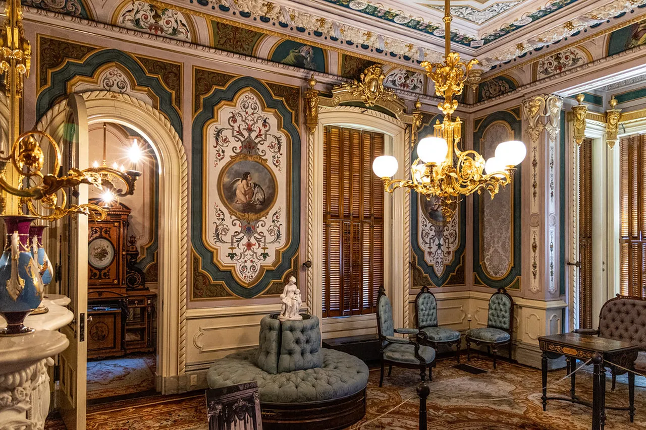 5. Ghost Tours: Exploring the Haunting Past of New Orleans