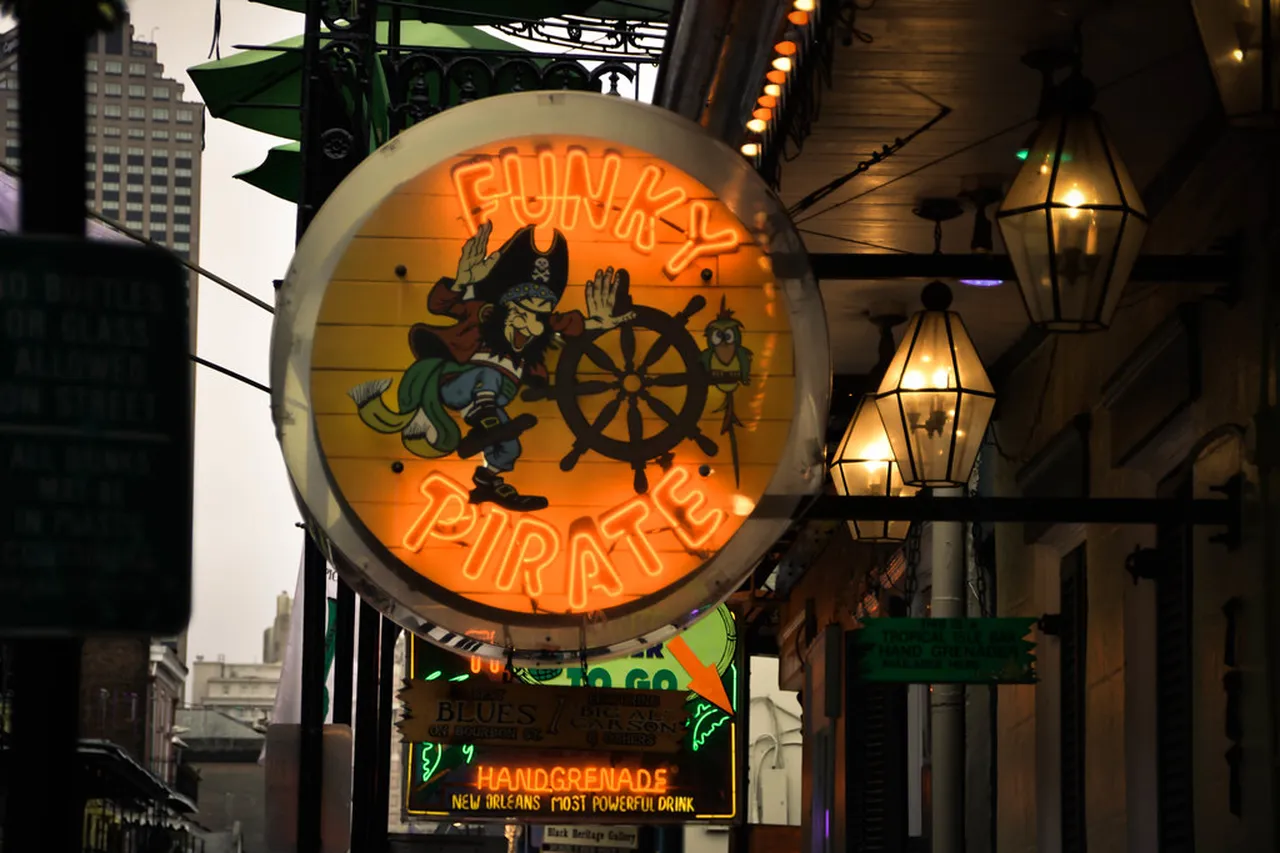 5. Savor Signature Cocktails: Must-Try Drinks in New Orleans