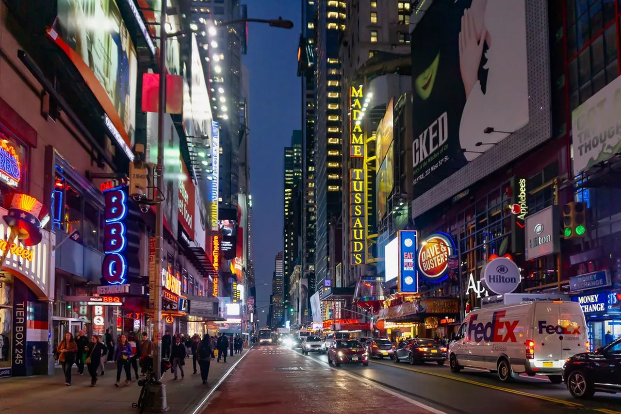 1. Experience the Iconic Nightclubs of Manhattan
