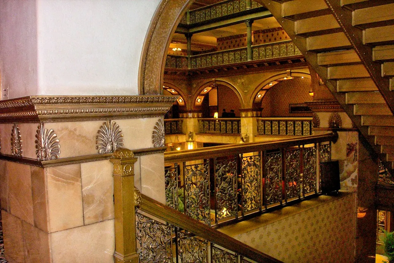 1. The University of Oxford: A World of Knowledge
