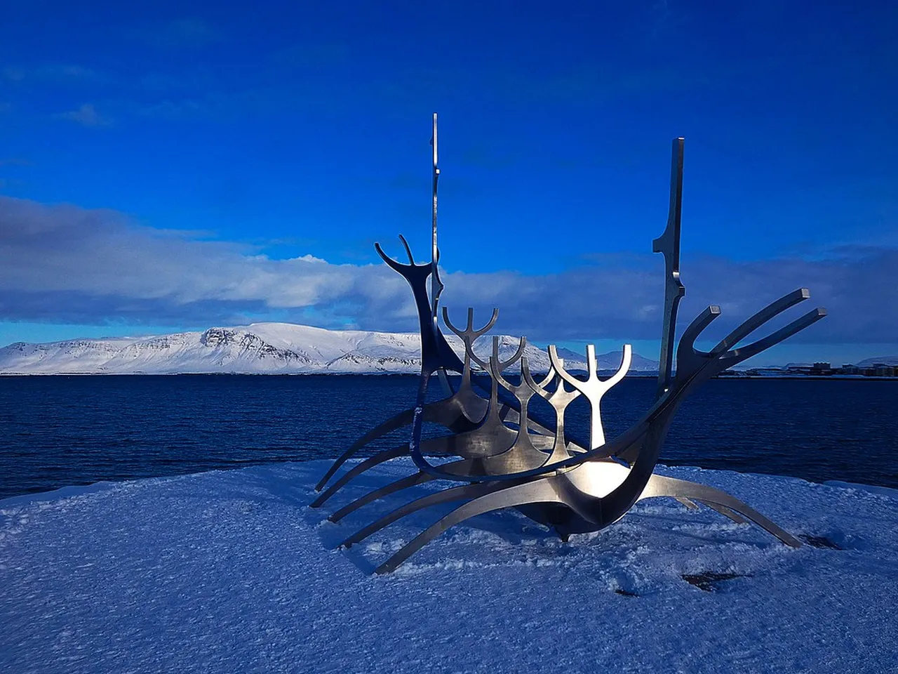 5. Ride the Waves of Reykjavík’s Music Scene: Local Venues and Events